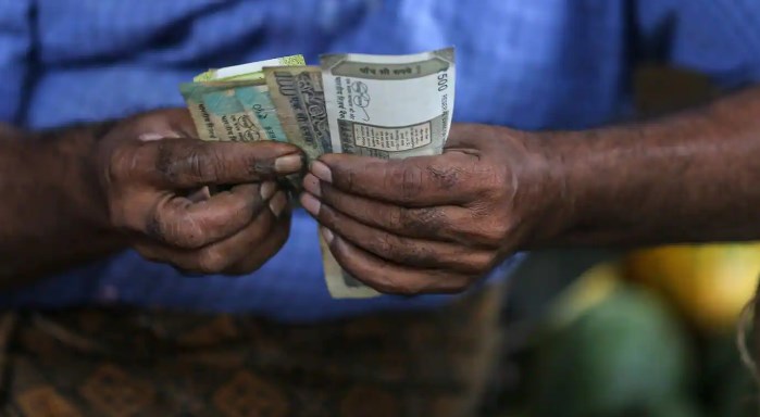 No plan under consideration to set up 8th pay commission, says Centre