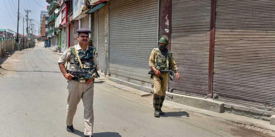 Kashmir: Supreme Court adjourns hearing on internet shut down till tomorrow