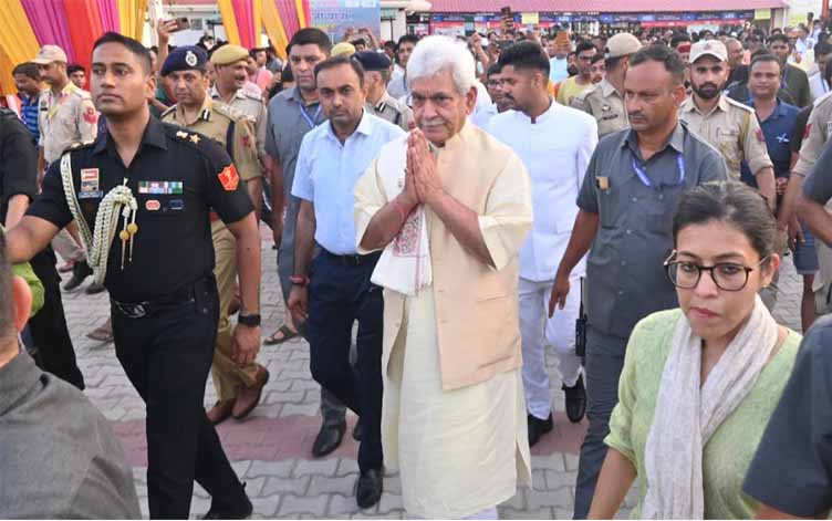 Lt Governor visits Yatri Niwas at Bhagwati Nagar, reviews arrangements for Shri Amarnath Ji Yatra