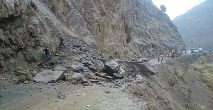 Jammu & Kashmir: Heavy rain, landslides halt Amarnath Yatra