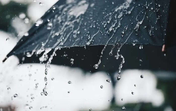 Rains lash Sgr among other Kashmir parts, MeT forecast more rains till Apr 28