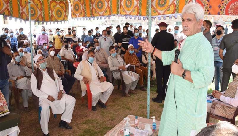 B2V3: Lt Governor visits Khanmoh, takes part in the ongoing ‘Awami Muhim’