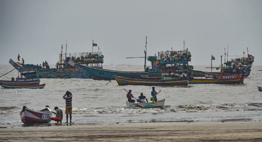 Cylone Nisarga to cross Maharashtra on June 3, Mumbai on high alert