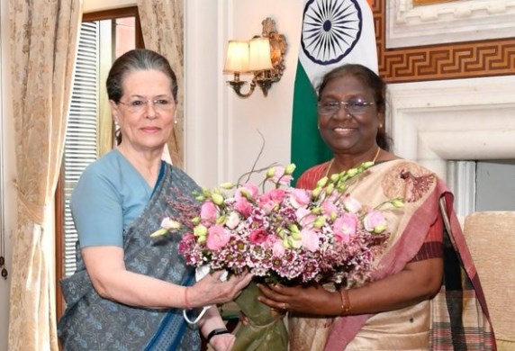 Sonia Gandhi calls on President Droupadi Murmu