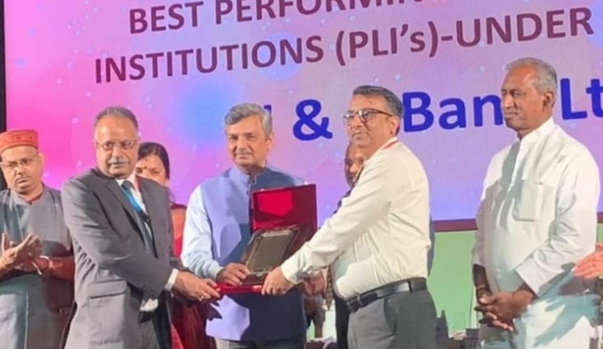 J&K Bank bags award for outstanding contribution under PM Awas Yojana