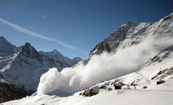 Avalanche warning issued for 10 J&K districts