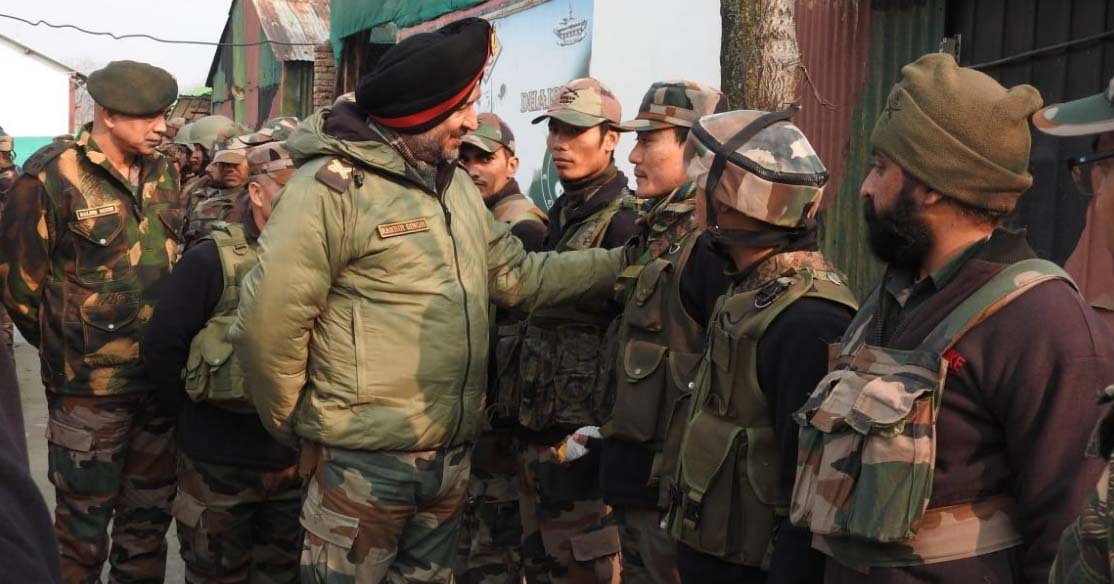 NORTHERN ARMY COMMANDER REVIEWS SECURITY SITUATION IN KASHMIR VALLEY
