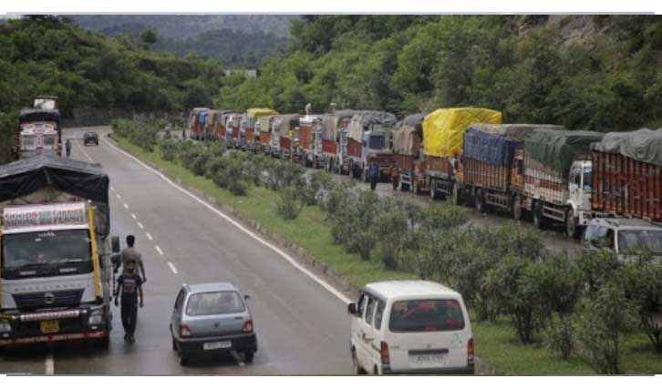 Only one-way traffic was allowed on Srinagar-Jammu NH