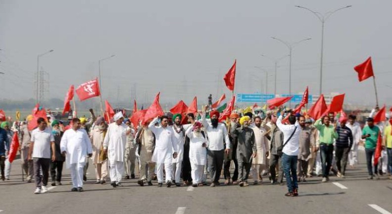 Two Special Branch officers attacked by protesting farmers at Singhu Border: Delhi Police