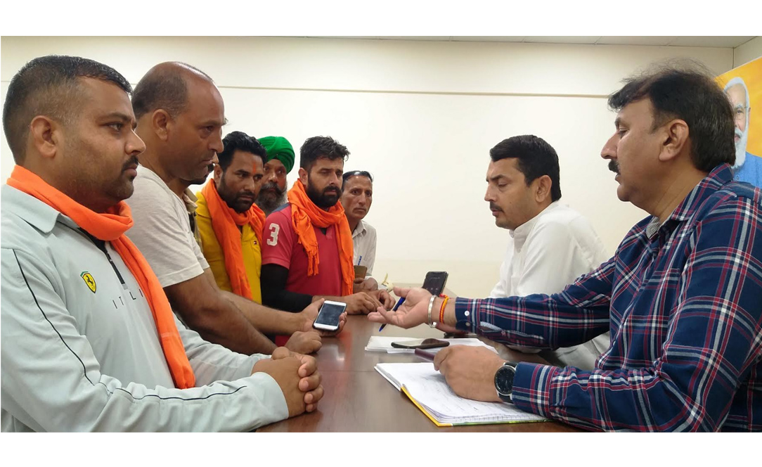 RS Pathania, Arvind Gupta listen to the public grievances