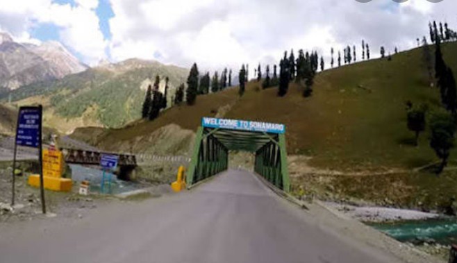 One-way traffic resumes on Srinagar-Leh NH