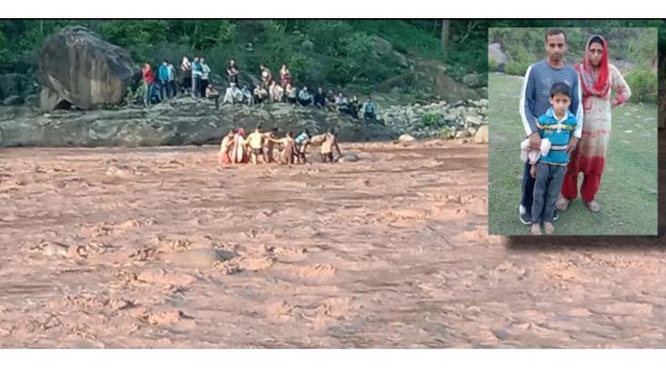 J&K: Cops rescue three from flood