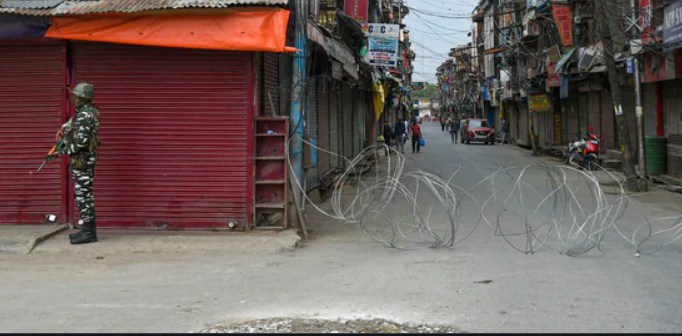 Kashmir: Restrictions, internet blockade continues for second day after Geelani’s death