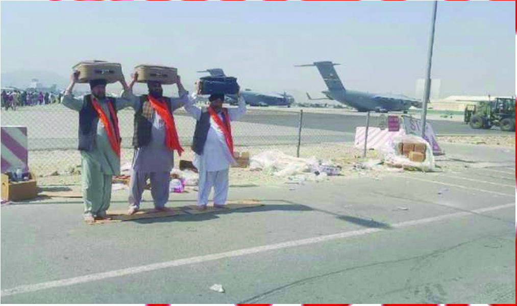 Afghanistan: Rescued Sikhs carrying 3 Guru Granth Sahib ji to India on IAF aircraft