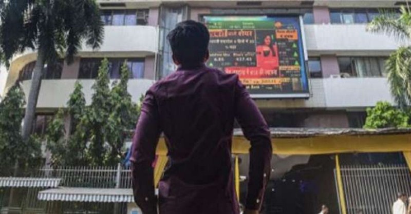 Markets rise for 4th consecutive day, Sensex nears 40,000