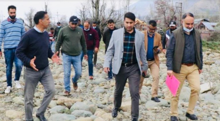 DC Srinagar inspects restoration work of Sarband Water Reservoir at Harwan