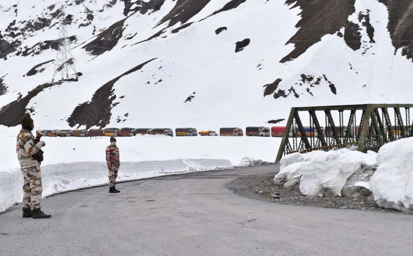 JK highway closed for second consecutive day, 4,000 vehicles stranded