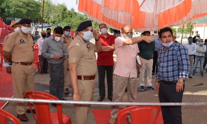 CS reviews arrangements for deboarding of people, stranded outside J&K, at Udhampur Railway Station