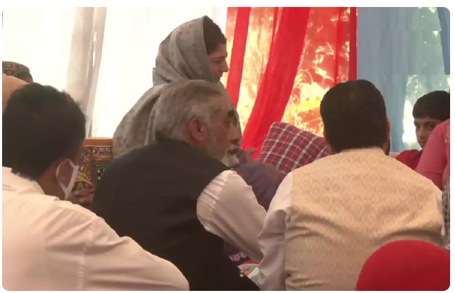 Mehbooba urges J&K administration to help kin of slain TV artist