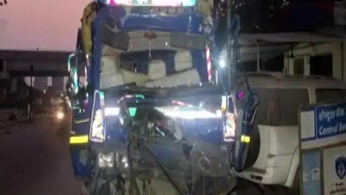 Vadodara accident: 11 killed, 17 injured in head-on collision between trucks