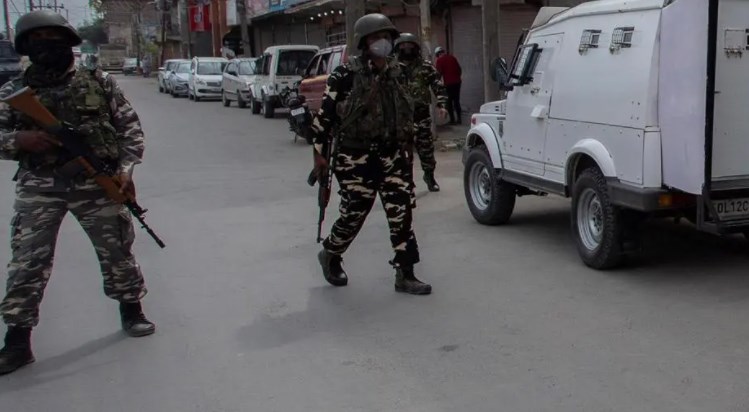 3 CRPF men injured in Shopian, Awantipora grenade attacks; non local labour shot at in Pulwama