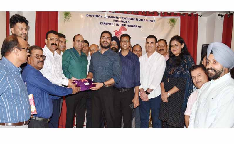 Udhampur Administration accords warm farewell to outgoing DC
