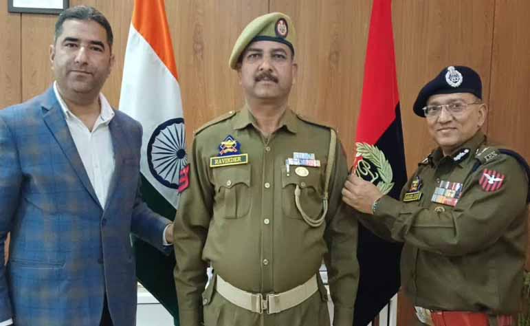 ADGP Jammu adhere new rank to newly promoted Head constable