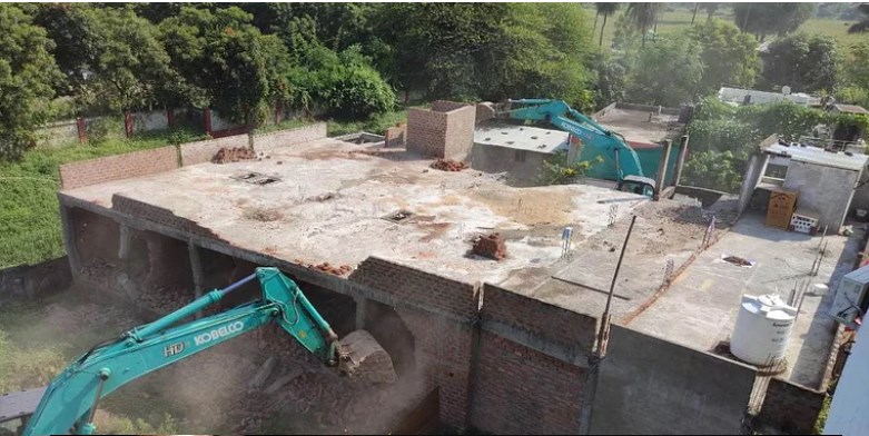 J&K: Youth sets himself ablaze during demolition drive 