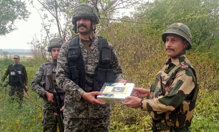 Advisor Khan hears Public grievances in Srinagar