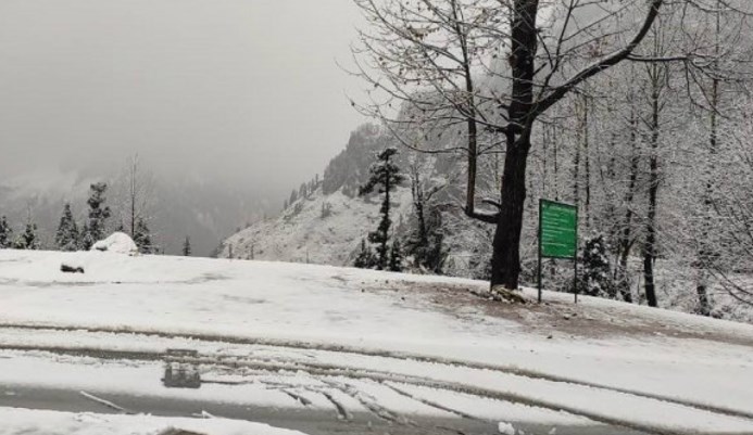  IMD warns of Heavy Rain, Snowfall in J&K, Ladakh, Himachal over next 02 to 03 days