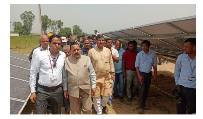 Dr Jitendra Singh inspects Solar Plant, other Exhibition themes to be put at Palli Panchayat