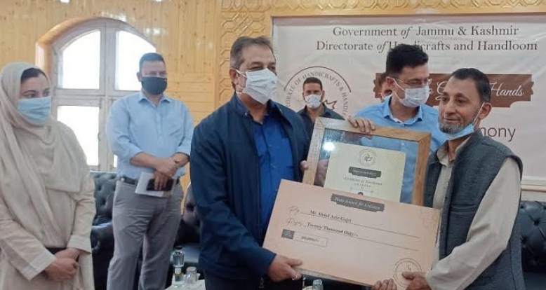 LG Sinha led Govt committed to promote J&K crafts, handicrafts worldwide: Advisor Baseer Khan