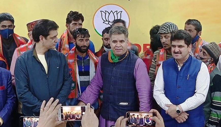 Senior NC, PDP, Congress leaders from Doda join BJP