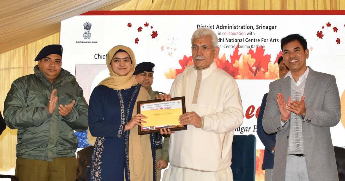 Lt Governor interacts with Artisans & Craftspeople at Raj Bhawan