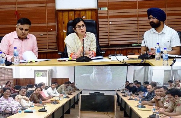 DC Jammu Avny Lavasa reviews functioning of Revenue Department