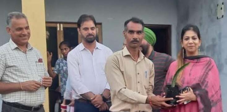 Yasha Mudgal visits Samba; inspects functioning of dairy processing plant, FPO
