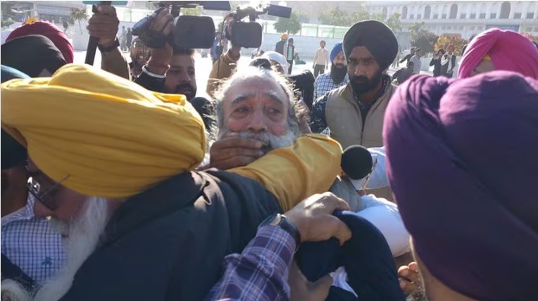 Man tries to shoot Sukhbir Badal at Amritsar's Golden Temple, arrested