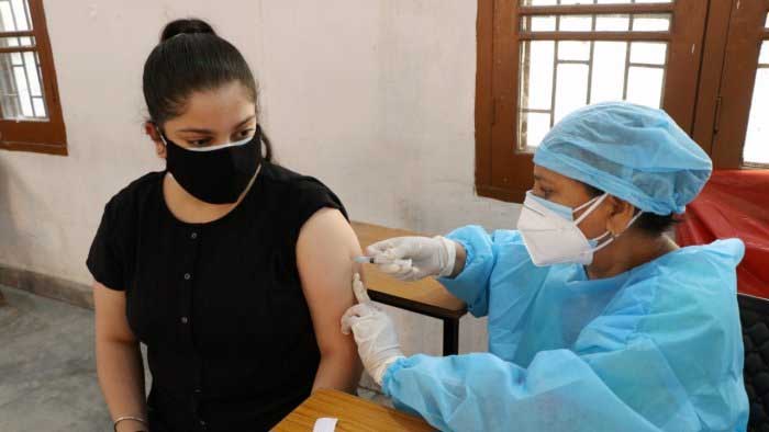 Over 24.65 cr COVID-19 vaccine doses provided to States, UTs: Centre