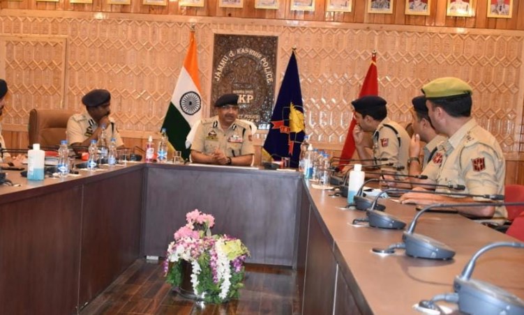 DGP J&K visits Baramulla; reviews security scenario
