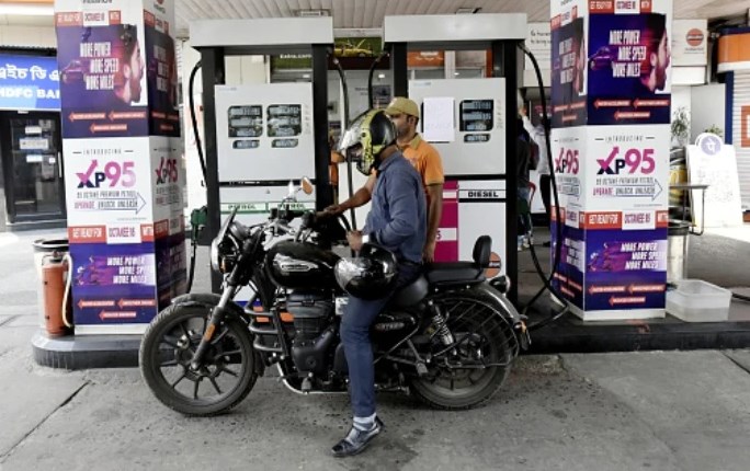 Petrol, diesel prices continue to rise; 12th increase in less than 2 weeks takes total hike to Rs 8.40 a litre