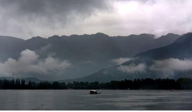 Cloudy weather with intermittent light rain in Jammu and Kashmir during next 24 hours: MeT