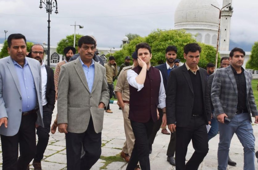 CS conducts city tour; Directs for accelerating pace of work to meet deadlines