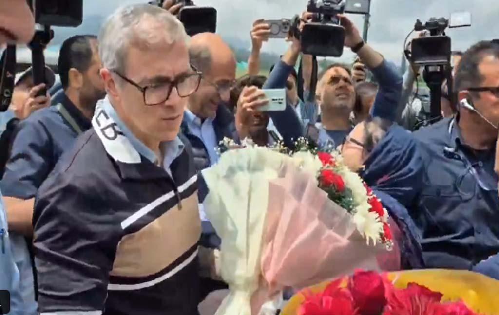 CM Omar Abdullah arrives at Gulmarg club for high-level government meeting