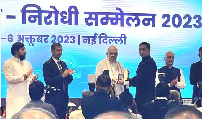 HM Amit Shah honours SSP Srinagar, Rakesh Balwal with ‘Excellence in Investigation’ award
