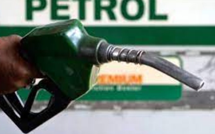 Petrol price touches new high, breaches Rs 107/Ltr