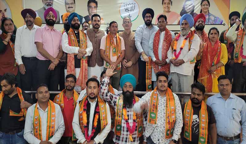 PDP, NC, Congress looted J&K: Kavinder Gupta