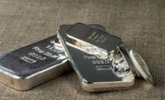 Silver prices breach Rs 4 lakh per kg mark in futures trade amid strong global cues