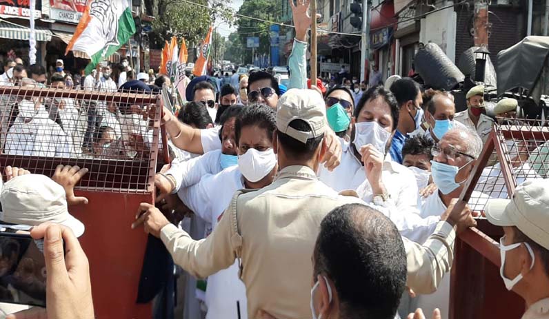 Police foils Congress protest March towards Tawi Bridge over Hathras gang rape and murder, new farm laws