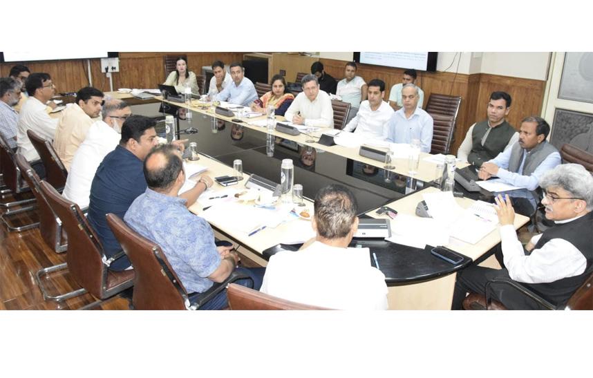 CS reviews functioning of DMRR&R deptt; assesses measures for displaced populations
