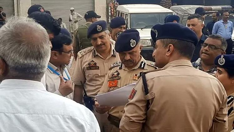 DGP, IG traffic inspect Tharad section of Jammu-Srinagar highway, review ongoing restoration work